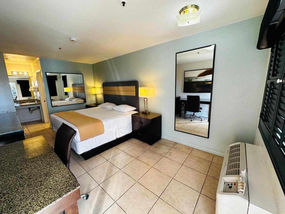 Casa Blanca Express & Suites Cypress Buena Park - Anaheim Area Extérieur photo